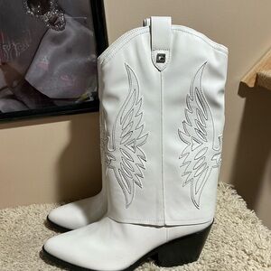 Guess White Embroidered Block Heeled Western Fold Over boots